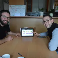 Tous les mois, le technicien détaille aux trois associés, ici Alexandre Chevillon à gauche, les principaux indicateurs technic