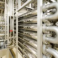 usine de transformation du lait, tuyaux métalliques