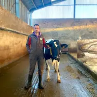 <em class="placeholder">Victor Buns à la tête, avec son oncle et un cousin salarié, d’une exploitation de 120 vaches à Bailleul dans le Nord, à la fro