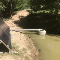 <em class="placeholder">pompe à panneau solaire pour puiser l'eau d'une petite mare</em>