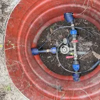Sur le réseau d'eau, un regard avec réducteur de pression d'eau