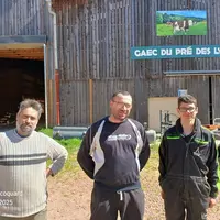 <em class="placeholder">Les deux associés du Gaec du pré des lys dans le Rhône avec leur stagiaire</em>