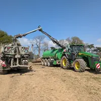 <em class="placeholder">Une tonne à lisier de 26 m3 ravitaillée en direct au champ par une tonne</em>