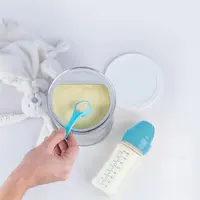 poudre de lait infantile avec un biberon