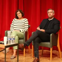 Sophie Renouf, responsable qualité chez Isigny Sainte Mère, et Erwan Lozevis, responsable qualité chez Lactalis