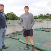 <em class="placeholder">Patrice Guéry (à gauche) et Fabien Guéry ont testé plusieurs espèces et plusieurs mélanges avant de parvenir au mélange actuel