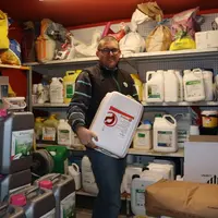 <em class="placeholder">Julien Briscquet, céréalier à Saint-Amand-sur-Fion (Marne) range dans son local phytosanitaire sa dernière commande dans le ca