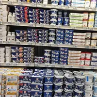 des skirs au rayon ultra frais d'un supermarché en 2025