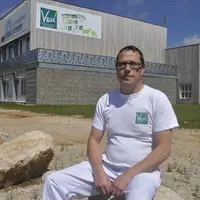 Le nouveau bâtiment est
situé à la Tieule (Lozère), en bordure
de l’autoroute A75, environ 40 km
en amont du viaduc de Millau.