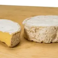 Le blocage des fromages type camembert
et bleu n’est pas lié à un problème sanitaire
ni à une forme de protectionnisme mais
à une réglementation in