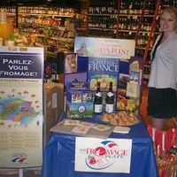 Cette campagne triennale, confiée à une agence américaine, Swardlick, est gérée par The Cheeses of France Marketing Council créé par les financeurs :