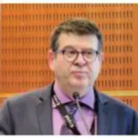 Patrick Caron, géographe au Cirad et 
un des auteurs de ce livre, est actuellement 
président du groupe d’experts de haut niveau 
du Comité des Nat