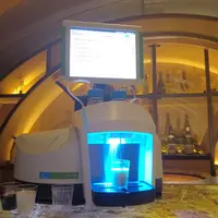 Le Lactoscope 300 peut analyser 60 échantillons par heure.