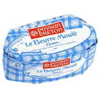 Les packagings des beurres Paysan breton vendus en Asie sont assez similaires à ceux vendus en France, pour des raisons d'optimisation de production.