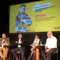De gauche à droite : Yves Puget, directeur de la rédaction de LSA ;Pascal Claret, propriétaire du Super U de Carquefou ; Catherine Gandon-Giraud, dire
