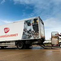 Transgourmet peut approvisionner des restaurants en une seule livraison avec ses camions multi-températures. © Transgourmet
