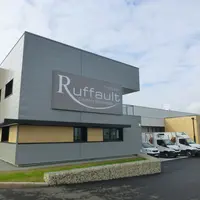 Le traiteur nantais, qui a doublé son activité en cinq ans, a investi 2,5 millions d’euros, matériel inclus, dans un bâtiment de 2 200 m2. © Th. G.