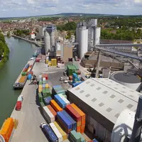 Un bateau alimenté avec un carburant alternatif reliera la malterie Soufflet de Nogent-sur-Seine au port du Havre. © Soufflet