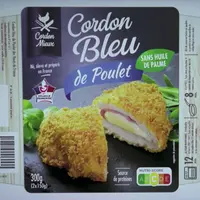 La fabrication d'un cordon-bleu de type industriel par l'équipe technique est le fil rouge du reportage. © Arte