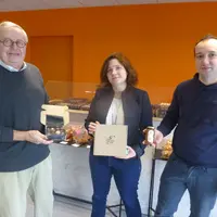 De gauche à droite : Gérard Cosme, sa fille Lorenne Cosme et son compagnon Antoine Derouet à la tête de la chocolaterie Cosme. © Th. G.