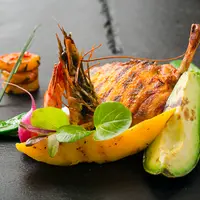 Le Comité interprofessionnel de la pintade conseille aux restaurateurs de cuisiner l'ensemble de la carcasse pour mieux supporter la hausse de prix du