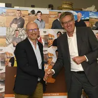Christoph Büren, président de la coopérative Vivescia, et Jean-Jérôme Javelaud, président du Moulin de Signy-l'Abbaye, lors de la signature officielle