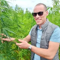 Green Leaf Company commercialise des produits à base de chanvre sous les marques Hello Joya et What’s the Hemp.
