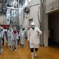 Dans le Cantal, trois abattoirs ont été retenus par France Relance, dont celui de Neussargues pour 97 500 euros. La sous-préfète à la relance, Cécilia