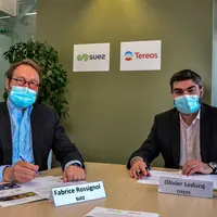 Signature du partenariat entre les représentants de Tereos et Suez. © Michel Blossier pour Tereos