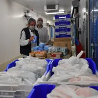 3500 paniers seront distribués aujourd'hui et demain à des familles modestes par les agents municipaux de Lille. © Daniel Rapaich- Ville de Lille
