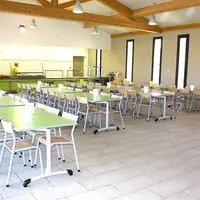 Le protocole recommande de préférer la prise de repas dans les classes plutôt qu'en réfectoire.