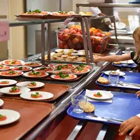 Pour alimenter en 100% bio les restaurations collectives, Paris veut se doter d'une nouvelle structure : AgirParis. © Laurent  Bourgogne - Ville de ..