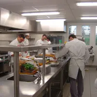 Ces guides s'adressent aux cuisiniers des services de restauration collective et à leurs fournisseurs. © IBB
