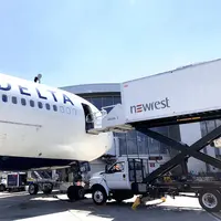 Grâce au maintien des vols internes, son activité de catering aérien a été soutenue au Canada et aux Etats-Unis. © Newrest