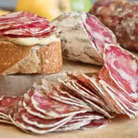 La proposition de loi veut interdire les additifs nitrés pour la charcuterie à compter du 1er janvier 2025. © Pixabay