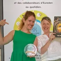 A la remise des Trophées Resto’co 2022, Loraine Poirier à gauche, Chef de produits Cocotine, et Nathalie Douis, directrice Marketing D’aucy foodservic