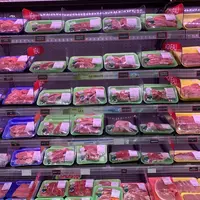 Dans ce rayon libre-service, l'attention est portée au prix portion.