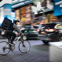 livreur à vélo en ville