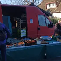 vente de fruits et légumes sur un marché