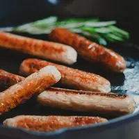 saucisses issues de porc cultivé