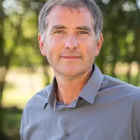 Mickaël Lamy élève 240 chèvres en Maine-et-Loire.