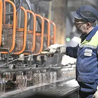 Une part de verre recyclé réduit le besoin énergétique. Ici, à l'usine Verallia de Lagnieu, en Rhône-Alpes.