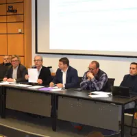 Ils dénoncent des négociations commerciales qui se sont faites sur le dos des éleveurs.