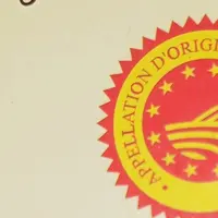 zoom étiquette de fromage AOP