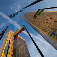 La Cour de justice de l’UE , au Luxembourg, deux tours en contre plongée