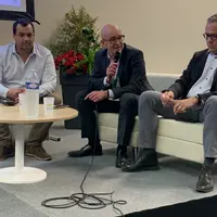 (de g à d) : Yoann SERREAU, président de l’UNELL (AOP livrant Lactalis) ; Dominique HUTH, directeur général de la BU lait-beurre-fromage d’Agrial-Euri