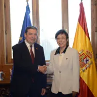 Le ministre de l’Agriculture, de la Pêche et de l’Alimentation, Luis Planas, et le vice-ministre des Douanes de Chine, Weihong Lyu,