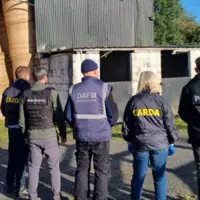 agents de police à la ferme