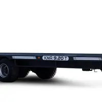 Plus gros modèle semi-porté de la gamme de plateaux fourragers Cargo, le KMR 9.20 T dispose d'un plancher de 10,45 m de long et de 2,5 m de large. © P