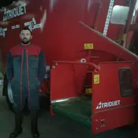 Cédric Viallemonteil devant son bol mélangeur Trioliet Solomix 2